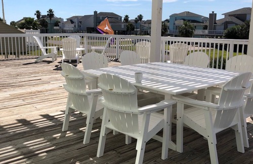 Pirates Beach House | Mint For Fun.3 Bedrooms, 2 Baths, Sleeps 8, Huge Deck and Close To The Beach