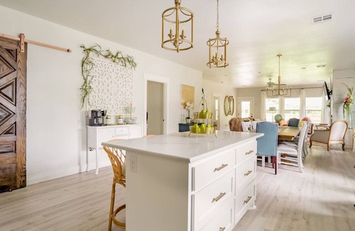 Brazos House | Mint Maven House - Hot Tub - Silo District