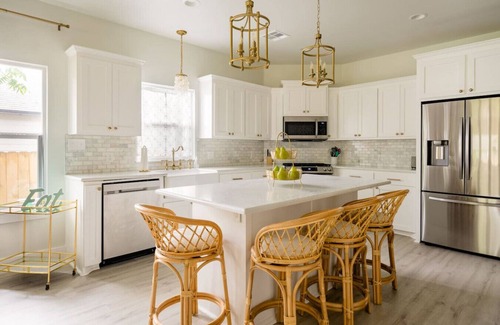 Brazos House | Mint Maven House - Hot Tub - Silo District