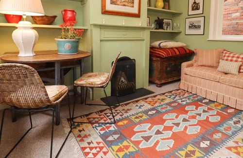 Quedgeley Cottage | MINTON COTTAGE, family friendly, with open fire in Lower Quinton