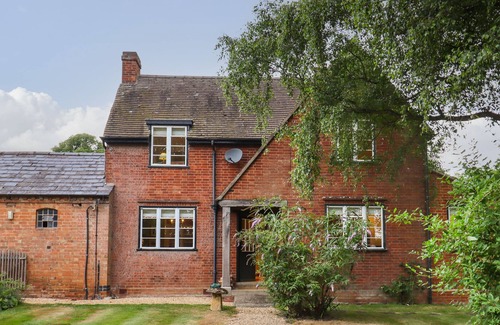 Quedgeley Cottage | MINTON COTTAGE, family friendly, with open fire in Lower Quinton