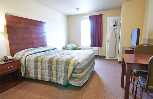 Pleasanton House | Minutes Away from Longhorn Museum! 4 Units w/ Full Kitchens & Free Parking!