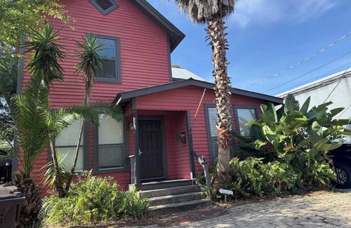 St. Augustine House | Minutes away from the beach and walking distance into town