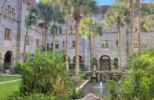 St. Augustine House | Minutes away from the beach and walking distance into town
