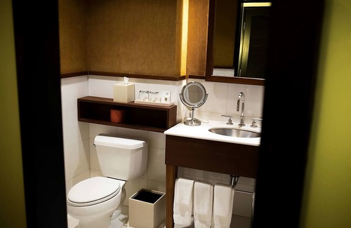 San Jose Hotel | Minutes Away from Winchester Mystery House! Modern Units w/Valet Parking!