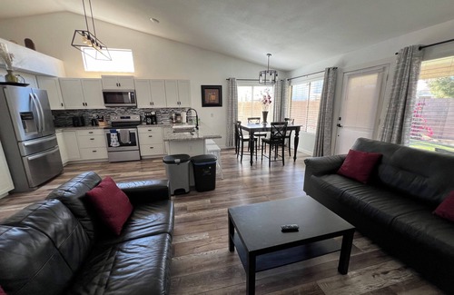 Peoria House | Minutes from Arrowhead and Westgate