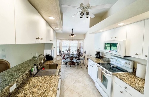 Broadmoor House | Minutes From Beautiful White-Sand Beaches