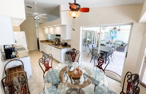 Broadmoor House | Minutes From Beautiful White-Sand Beaches