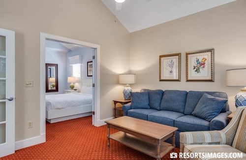 Lackey Condo | Minutes from Bush Gardens "Old Country", Water Country, Great Wolf Lodge