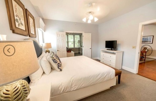 Lackey Condo | Minutes from Bush Gardens "Old Country", Water Country, Great Wolf Lodge