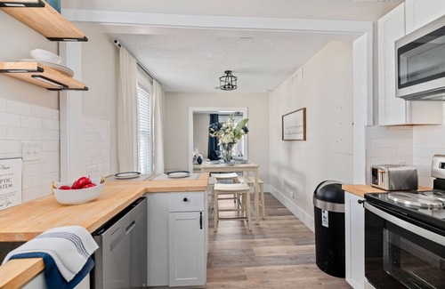 North Charleston House | Minutes from D-town/Beaches/Shopping