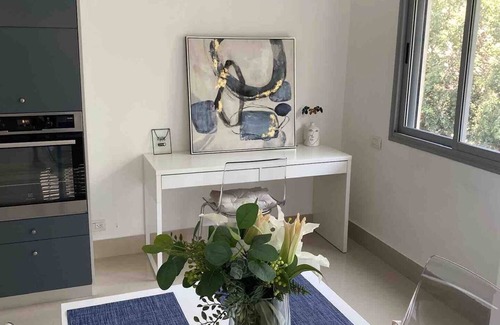 Tel Aviv City Center Apartment | Minutes from Dizengoff & Sea! Large kitchen & Remote friendly
