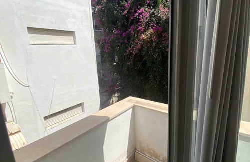 Tel Aviv City Center Apartment | Minutes from Dizengoff & Sea! Large kitchen & Remote friendly