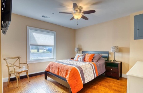 Oxford House | Minutes from Downtown Oxford and Easton | Pool | Private Dock | Kayaks