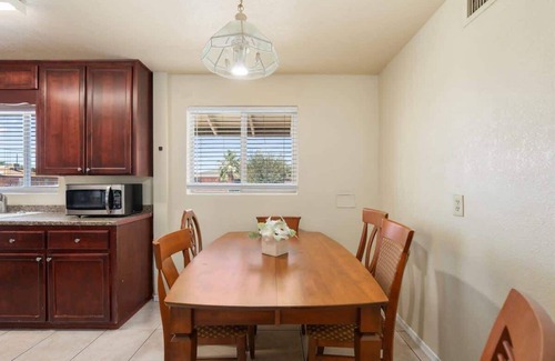 Encanto House | Minutes From Downtown | Phoenix Lightrail | 3 BR H