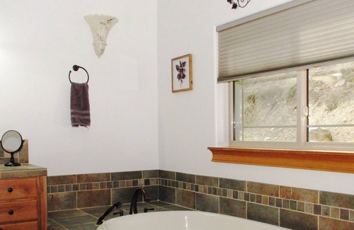 Lakeside House | Minutes from Flathead Lake! ~ NEW Theater Room! NEW AC! Glacier NP!