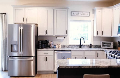 Sevierville House | Minutes From Gatlinburg, Pigeon Forge, Game Room!