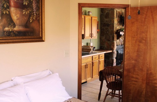 Makanda Cabin | Minutes from Giant City - SIU - Shawnee Winetrail - Cedar Lake - Shawnee Forest!