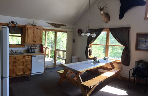 Coram Cabin | Minutes from Glacier Home; Views, Wildlife, Internet, and more!