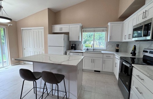 Hillsboro House | Minutes from Intel, Location!