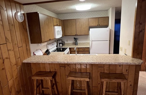 Big Sky Condo | Minutes from Lift! 2 BR 2 Bath condo n shuttle route. shuttle is every 15 min.