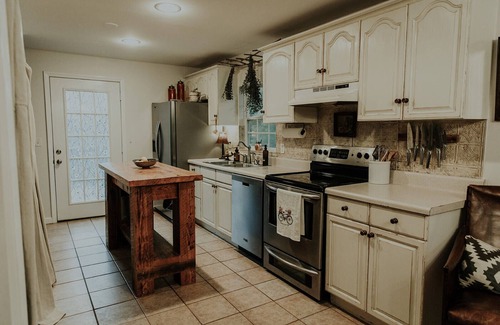 Morganton Cottage | Minutes from lake, trails, and town!