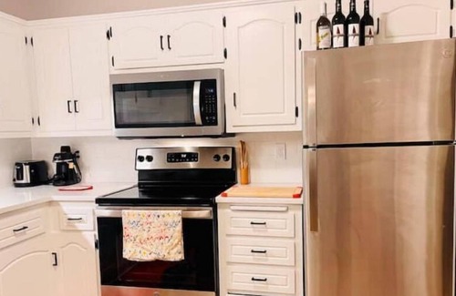 Bellevue Condo | Minutes from Lambeau field