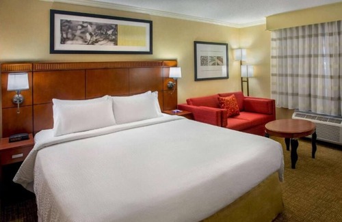 Woburn Other | Minutes from New England Aquarium! 2 Units, Free Parking, Pets Are Welcome!