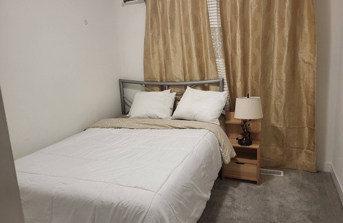 Leitrim House | Minutes from Ottawa Airport Short-Term