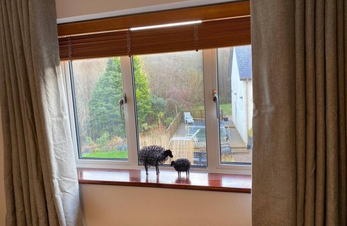 Libanus Cottage | Minutes from Pen y fan and Storey Arms , Brecon Beacons , hot tub , steam room .