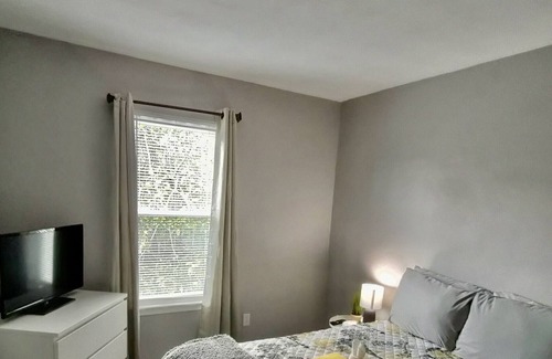 Hampton House | Minutes from Sentara Hospital and Langley AFB!