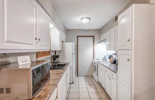 Memphis House | Minutes from the Airport - Wonderful Warrington
