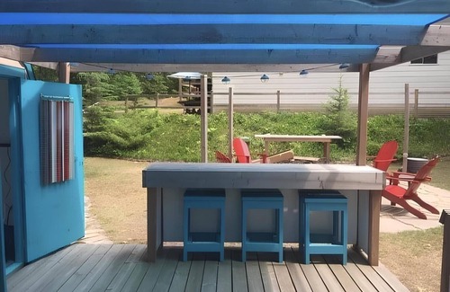 Sauble Beach Cottage | Minutes from the beach, large 3 bedroom, huge yard, fire pit,outdoor bar,hot tub