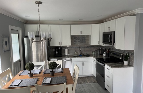 Iona Resort | MINUTES FROM THE BEACHES FAMILY SIZED COTTAGES MANY AMENITIES.nKAPOKKOTTAGES.COM