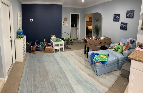 Central Naples House | Minutes from the beach, shopping and dining! Location, location, location!