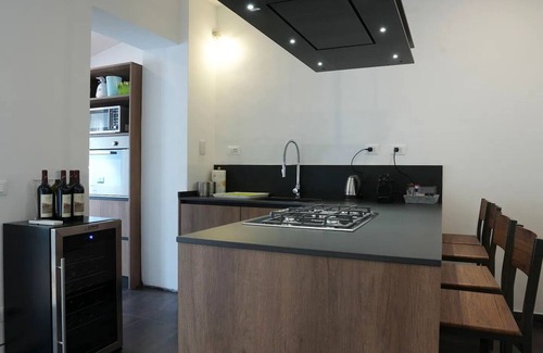 San Lorenzo Apartment | Minutes from the Duomo-Spacious 5 bedroom in the enchanting Central Firenze