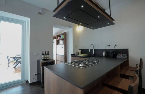 San Lorenzo Apartment | Minutes from the Duomo-Spacious 5 bedroom in the enchanting Central Firenze