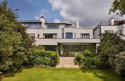 Wandsworth Common House | Minutes from the heart of London, an oasis of tranquility for work or family.