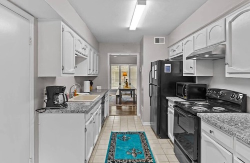 Highlands - Perkins House | Minutes from Tiger Stadium! South Campus Hideaway