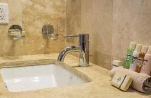 Cotton Ground Apartment | Minutes from Vance W. Amory Int’l Airport! 3 Spaces With Pools and FREE Parking!