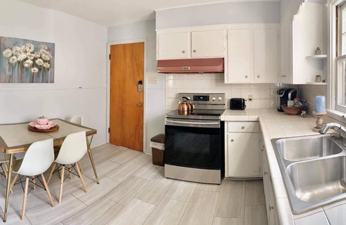 Niagara Falls Apartment | Minutes to all the Adventure! Little Italy 2BR Niagara Wonder"Falls" ❤💦