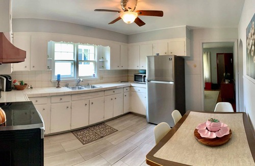 Niagara Falls Apartment | Minutes to all the Adventure! Little Italy 2BR Niagara Wonder"Falls" ❤💦