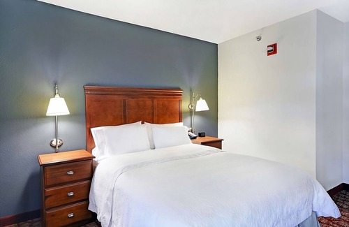 Athens Hotel | Minutes to Athens-Ben Epps Airport! Free Parking, Pets Allowed, Pool Onsite!