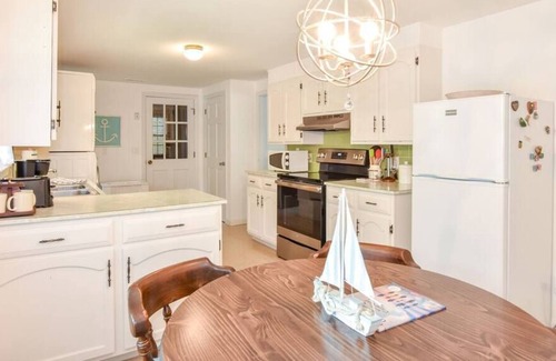 Dennis House | Minutes to Bayside Beaches!