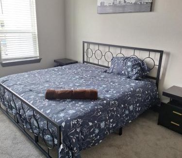 Sandalwood House | Minutes to Beach, Mayo Clinic, Hot Tub, King Bed, Free PPV