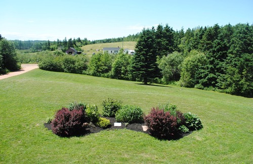 Mayfield House | Minutes to beaches, golf, and all ammenities