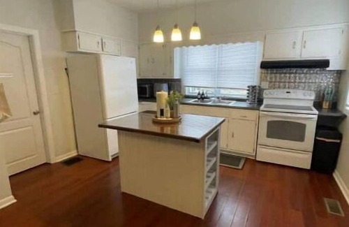 Sandusky House | Minutes to Cedar Point- 5 Beds