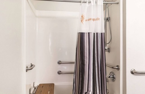 Arsenal House | Minutes to Chris Park! 3 Family-friendly Units, Outdoor Pool, FREE Parking!