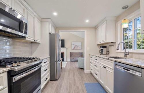 Centerville House | Minutes to Craigville Beach Private Patio and Backyard