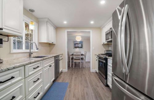 Centerville House | Minutes to Craigville Beach Private Patio and Backyard